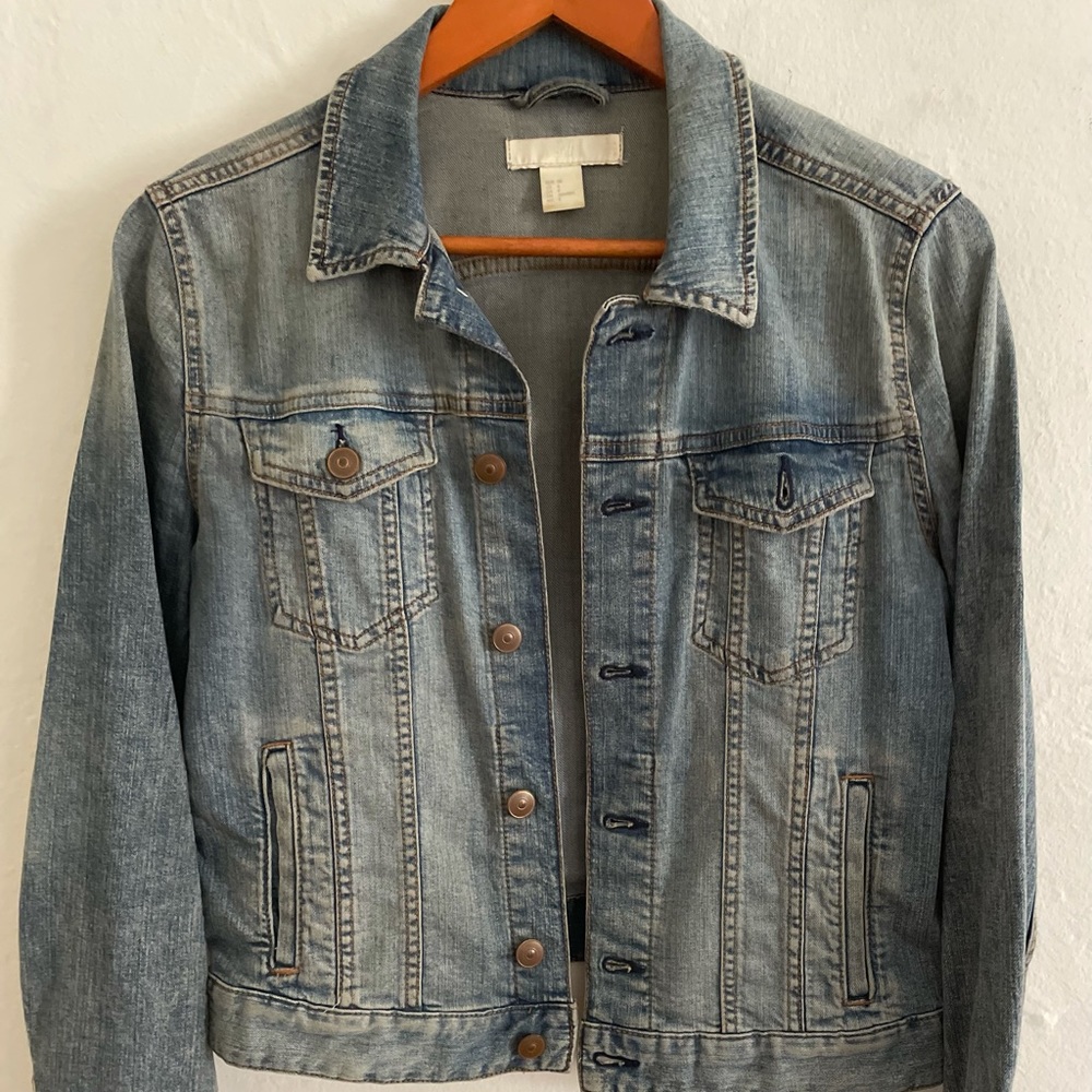 Women’s H&M thin denim jacket. Size 8
